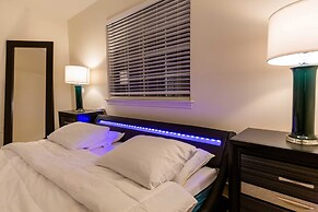 Not Affected by the Fire/elegant Pasadena Retreat Prime Comfort Awaits