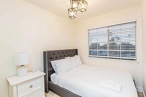 Not Affected by the Fire/elegant Pasadena Retreat Prime Comfort Awaits