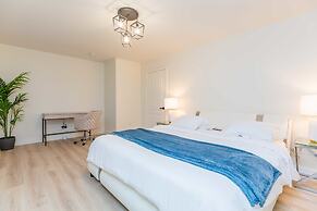 Not Affected by the Fire/elegant Pasadena Retreat Prime Comfort Awaits