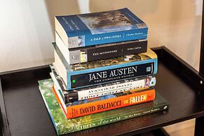 Not Affected by the Fire/elegant Pasadena Retreat Prime Comfort Awaits