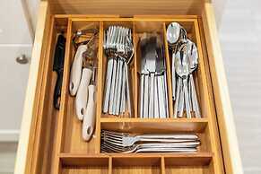 Not Affected by the Fire/elegant Pasadena Retreat Prime Comfort Awaits