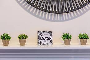 Not Affected by the Fire/elegant Pasadena Retreat Prime Comfort Awaits