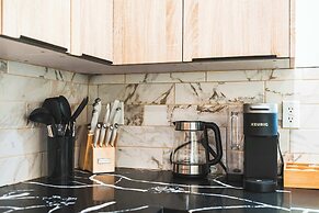 Not Affected by the Fire/spacious Modern Retreat w Luxury Amenities & 