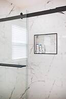 Not Affected by the Fire/spacious Modern Retreat w Luxury Amenities &