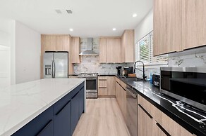 Not Affected by the Fire/spacious Modern Retreat w Luxury Amenities &