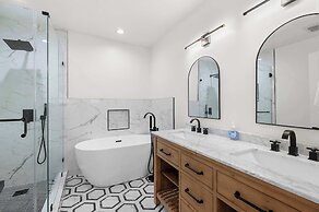 Not Affected by the Fire/spacious Modern Retreat w Luxury Amenities &