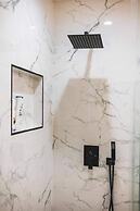 Not Affected by the Fire/spacious Modern Retreat w Luxury Amenities &