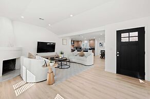 Not Affected by the Fire/spacious Modern Retreat w Luxury Amenities &