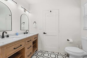 Not Affected by the Fire/spacious Modern Retreat w Luxury Amenities &