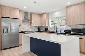 Not Affected by the Fire/spacious Modern Retreat w Luxury Amenities &