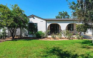 Not Affected by the Fire/spacious Modern Retreat w Luxury Amenities & 