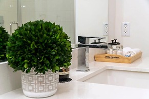 Private Bedroom With Bathroom Central Location