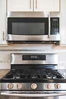 Spacious Retreat w Modern Decor and Private Yard