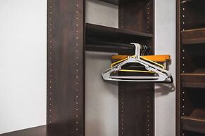 Spacious Retreat w Modern Decor and Private Yard