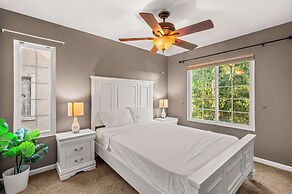 Spacious Retreat w Modern Decor and Private Yard