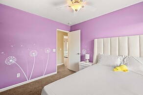 Spacious Retreat w Modern Decor and Private Yard