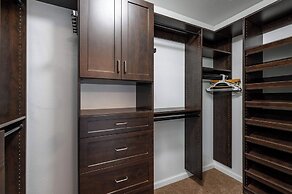 Spacious Retreat w Modern Decor and Private Yard