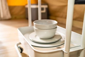 Urban Glamping Oasis: Comfort & Adventure Combined