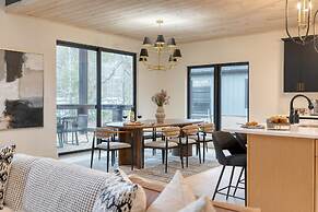 Indoor Pool Hot Tub Firepit Theater All-season Retreat Kings Crown by 