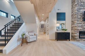 Indoor Pool Hot Tub Firepit Theater All-season Retreat Kings Crown by 