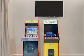 Indoor Pool Hot Tub Firepit Theater All-season Retreat Kings Crown by 