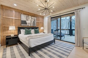 Indoor Pool Hot Tub Firepit Theater All-season Retreat Kings Crown by 