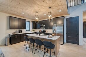 Indoor Pool Hot Tub Firepit Theater All-season Retreat Kings Crown by 