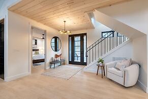 Indoor Pool Hot Tub Firepit Theater All-season Retreat Kings Crown by 