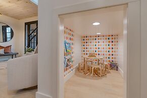 Indoor Pool Hot Tub Firepit Theater All-season Retreat Kings Crown by 