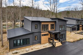 Indoor Pool Hot Tub Firepit Theater All-season Retreat Kings Crown by 