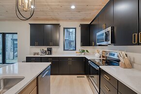 Indoor Pool Hot Tub Firepit Theater All-season Retreat Kings Crown by 