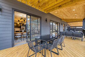 Indoor Pool Hot Tub Firepit Theater All-season Retreat Kings Crown by 