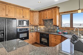 Snow Therapy Chalet Ski In Out & Hot Tub