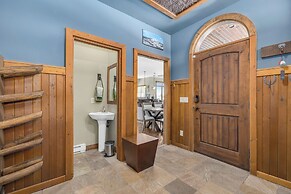 Snow Therapy Chalet Ski In Out & Hot Tub