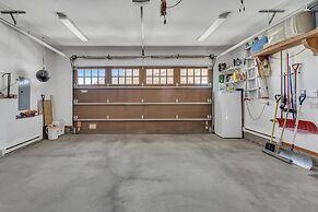 Snow Therapy Chalet Ski In Out & Hot Tub