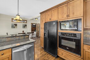 Snow Therapy Chalet Ski In Out & Hot Tub