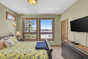 Snow Therapy Chalet Ski In Out & Hot Tub