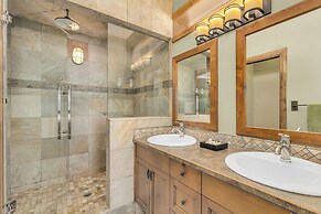 Snow Therapy Chalet Ski In Out & Hot Tub