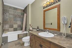 Snow Therapy Chalet Ski In Out & Hot Tub