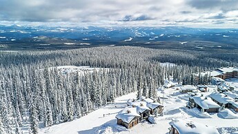 Snow Therapy Chalet Ski In Out & Hot Tub