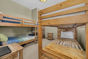 Snow Therapy Chalet Ski In Out & Hot Tub