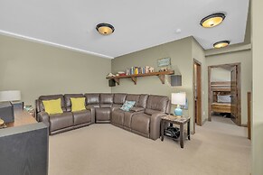 Snow Therapy Chalet Ski In Out & Hot Tub