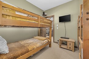 Snow Therapy Chalet Ski In Out & Hot Tub