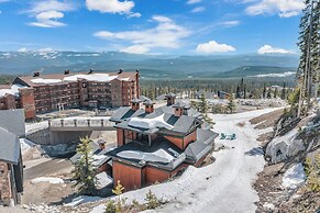 Snow Therapy Chalet Ski In Out & Hot Tub