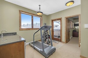 Snow Therapy Chalet Ski In Out & Hot Tub