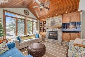 Snow Therapy Chalet Ski In Out & Hot Tub