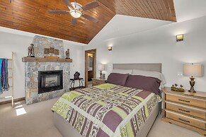 Snow Therapy Chalet Ski In Out & Hot Tub