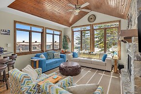 Snow Therapy Chalet Ski In Out & Hot Tub