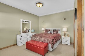 Snow Therapy Chalet Ski In Out & Hot Tub