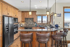 Snow Therapy Chalet Ski In Out & Hot Tub